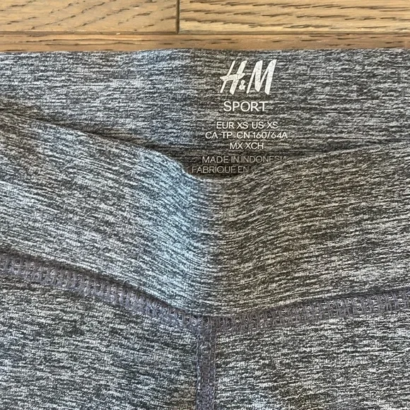 Lot of 4 capri leggings - lululemon, H&M - Picture 3 of 16